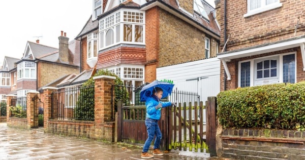 Rainy seasons can cause polycarbonate conservatory roofs to leak 2