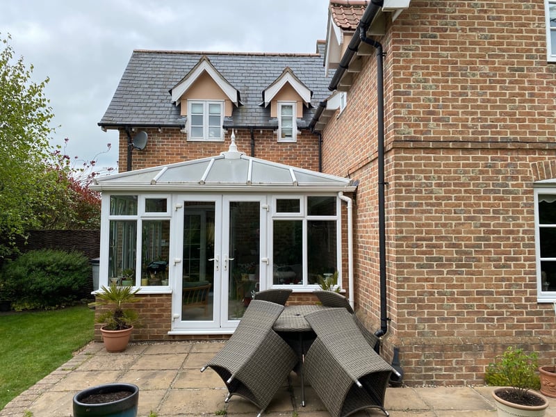 Consevatory with a polycarbonate roof before its conservatory roof replacement